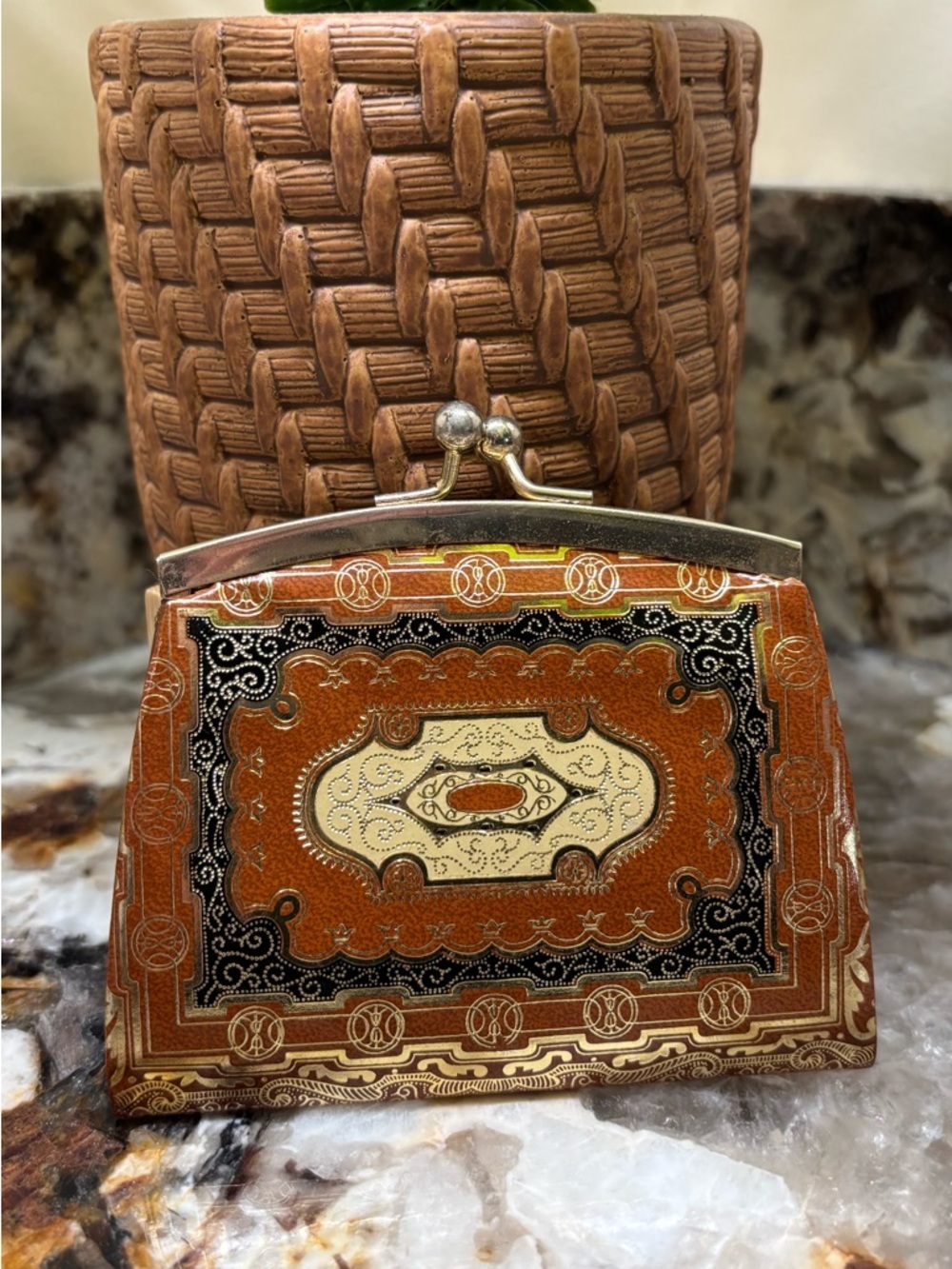 Vintage-Inspired Brown Ornate Frame Clasp Bag